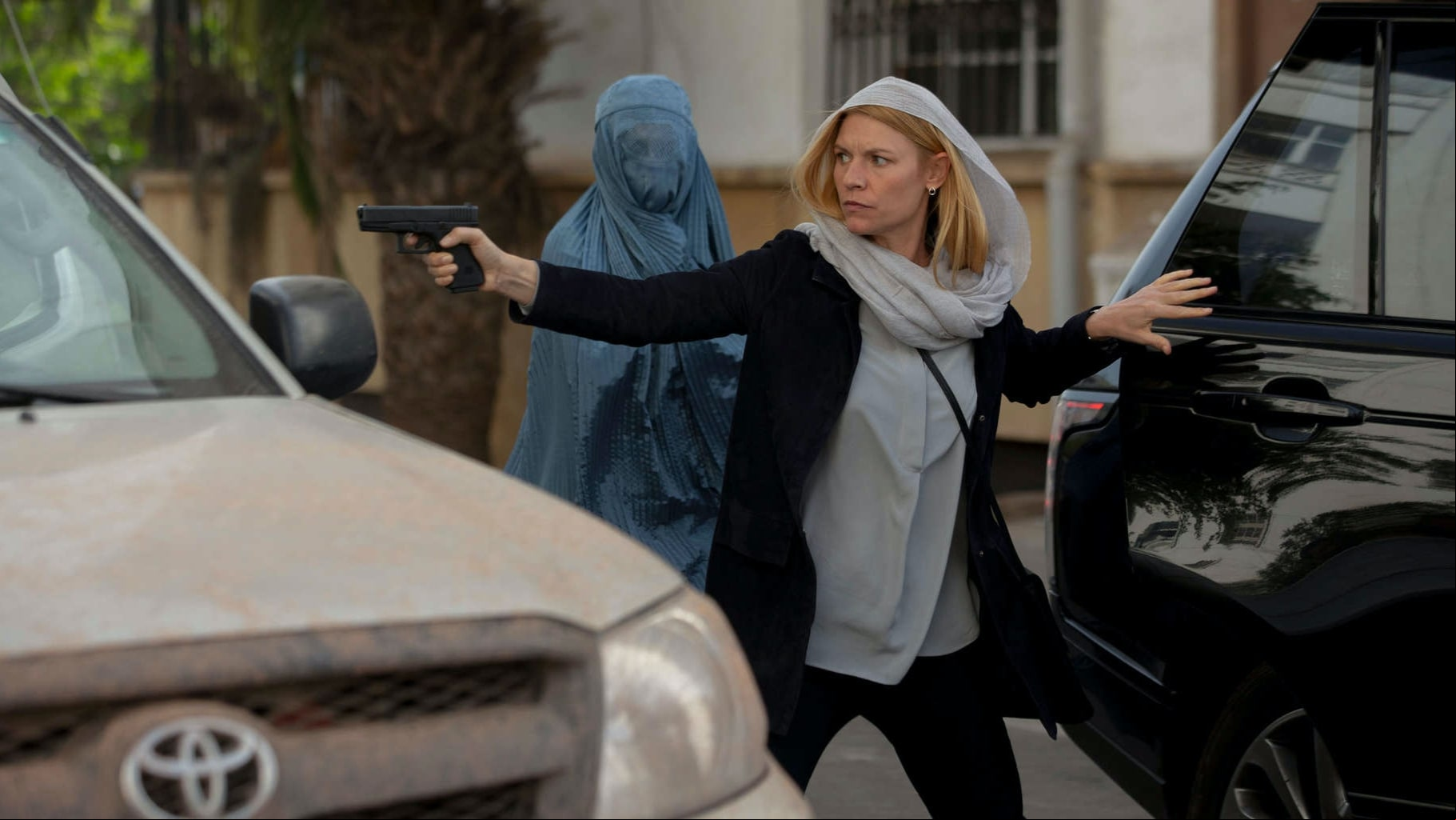 Кадр из сериала родина
