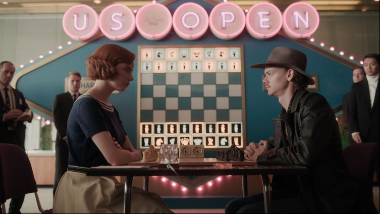 кадр из сериала Ход королевы