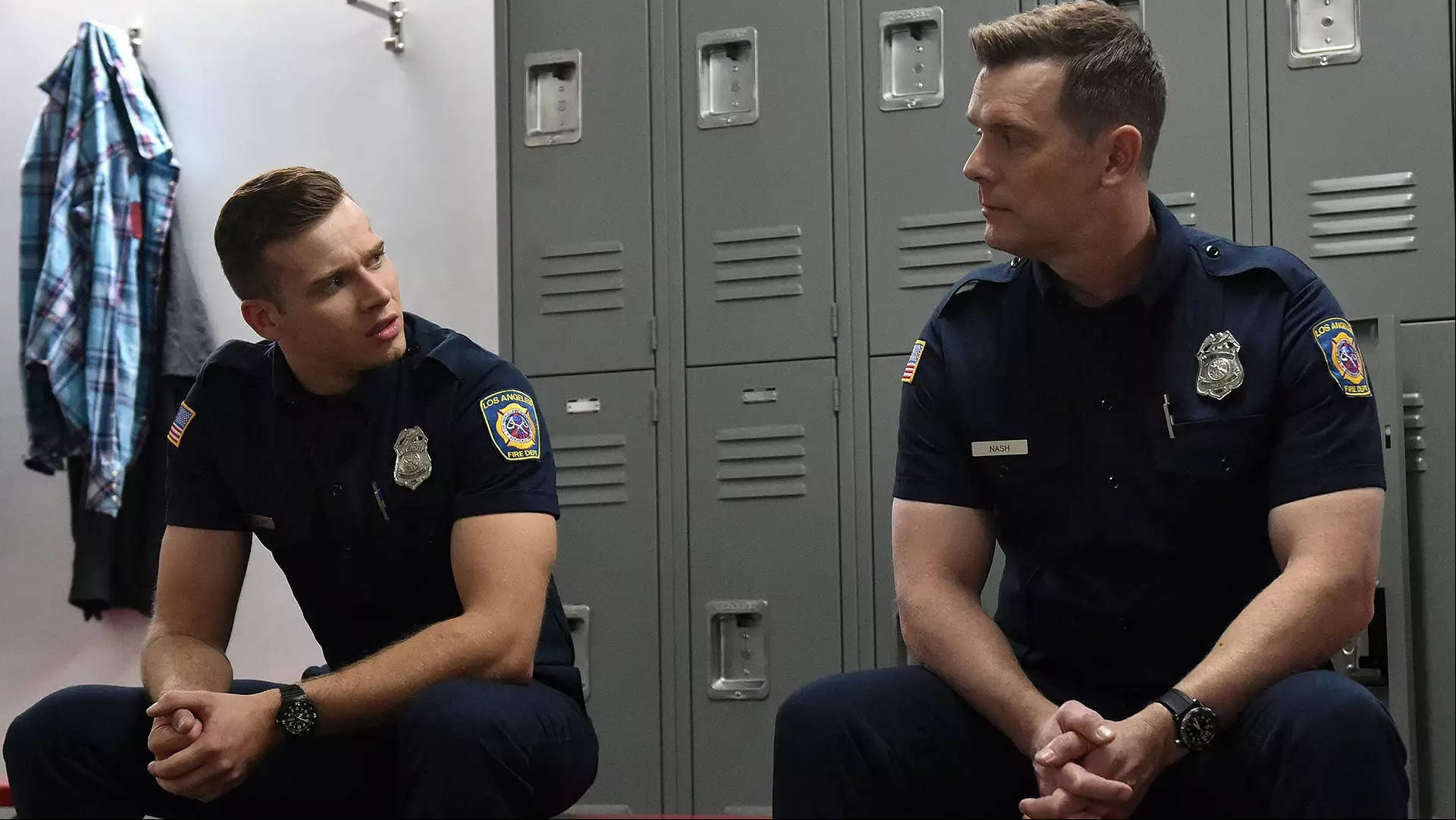 кадр из сериала «911»