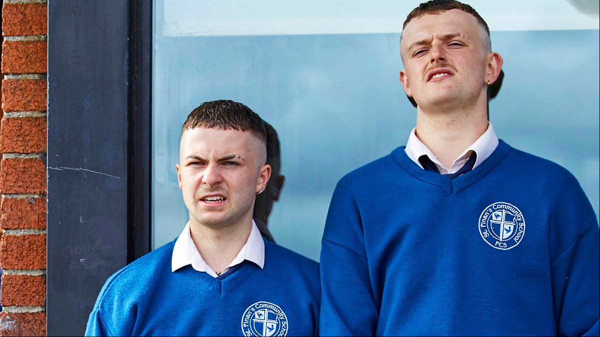 кадр из сериала «Юные преступники»