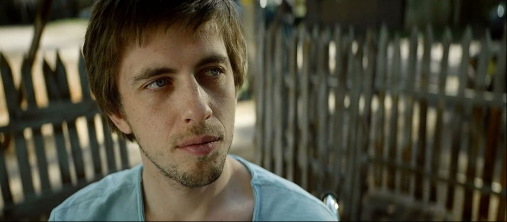 Кадр из сериала Толя Робот